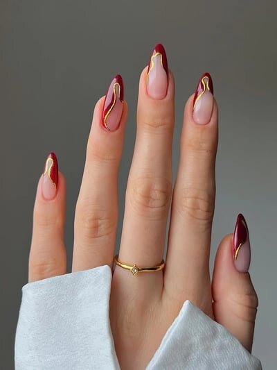 unghie rosse estive con dettagli chrome